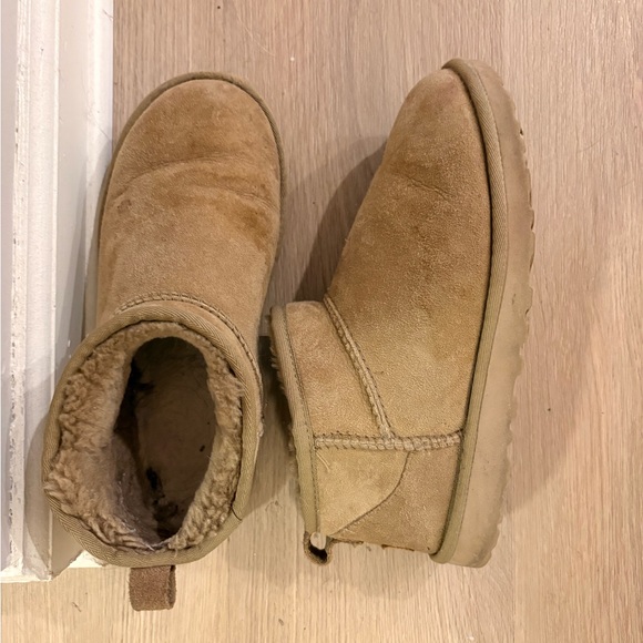 UGG Ultra Mini boots in color Tomatillo - Picture 2 of 6